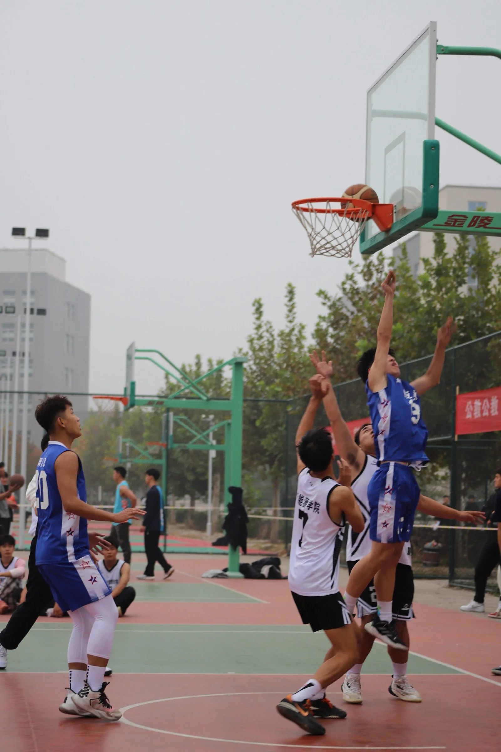 爱游戏中国官网-篮球职业赛事调整赛程，球员备战积极热情的简单介绍