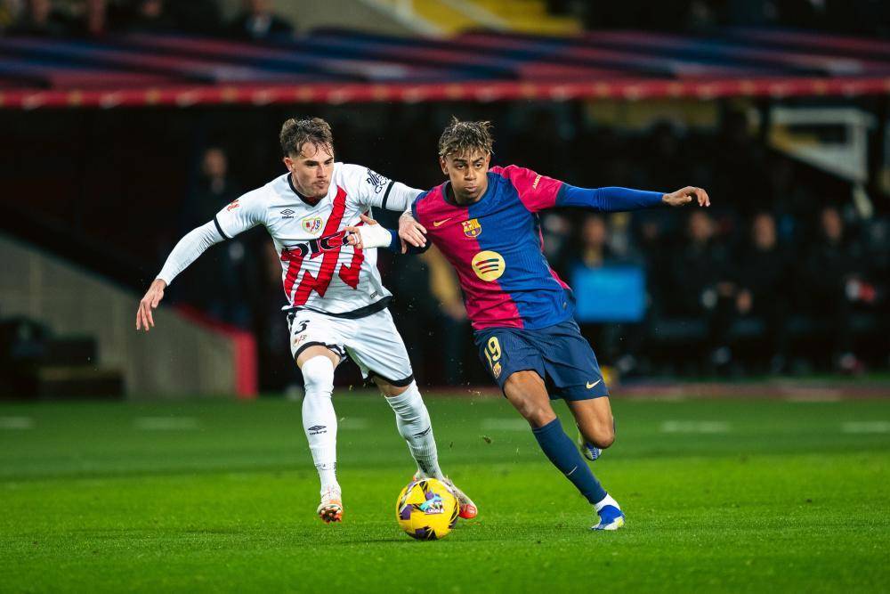 爱游戏在线登录-马德里双雄同日失利，西甲竞争激烈