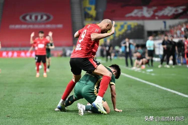 诺瓦拉客场失利，继续追逐前列