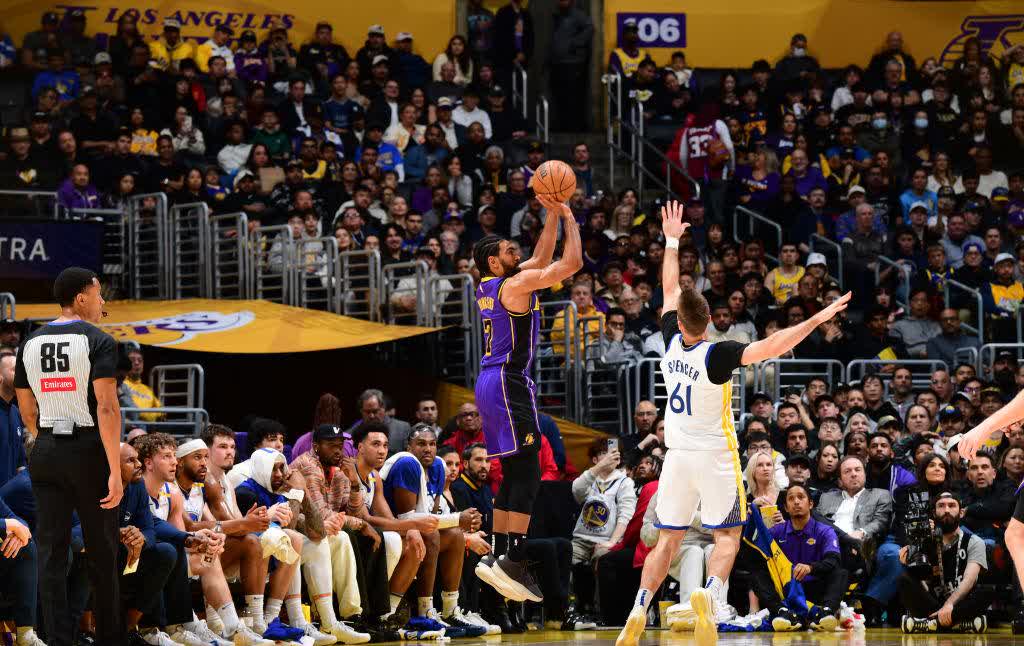 维尔茨堡取得关键胜利，喜迎三分