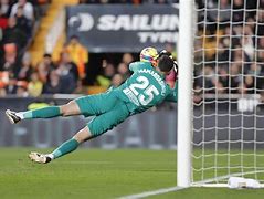 包含莱芒贝修在主场赢得胜利,庆功战斗余香的词条 包含莱芒贝修在主场赢得胜利,庆功战斗余香的词条