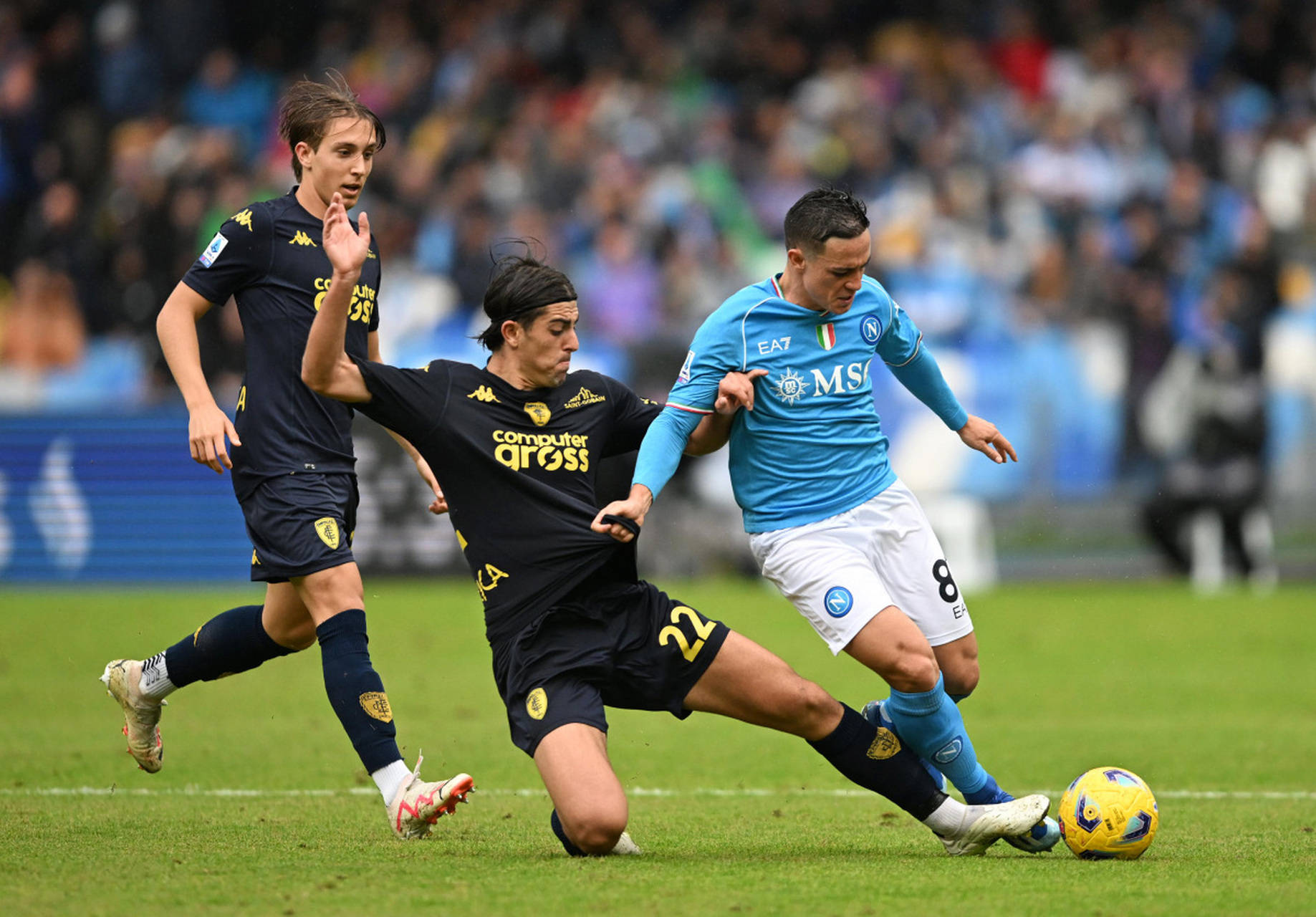 爱游戏app下载-那不勒斯客场大败，遇挫连败