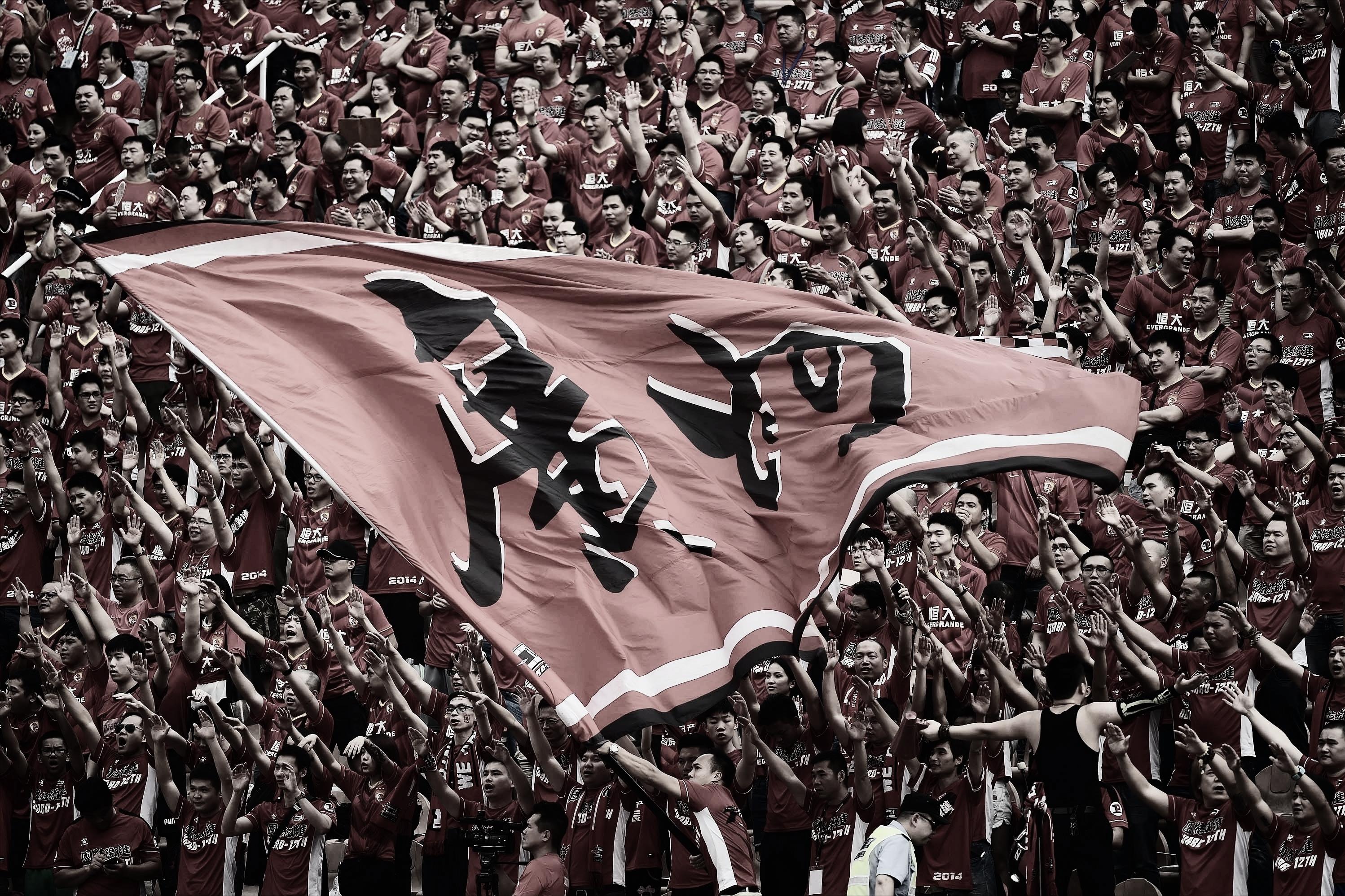 关于足球传奇接班人，实力展示超越经典辉煌的信息