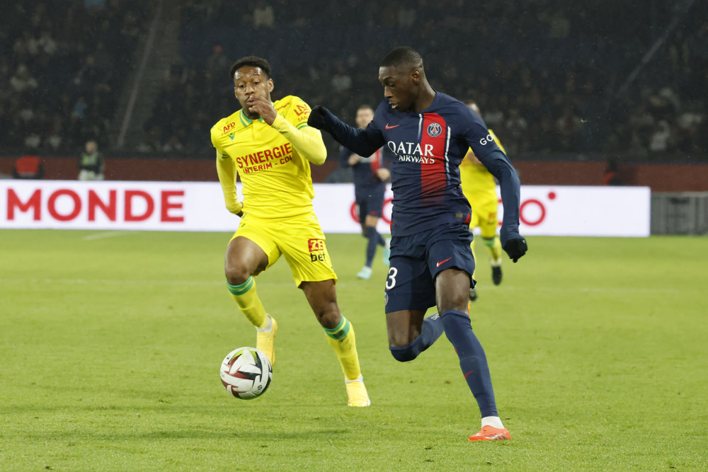 爱游戏中国官网-包含南特足球比赛中球员精彩盘带过人的词条