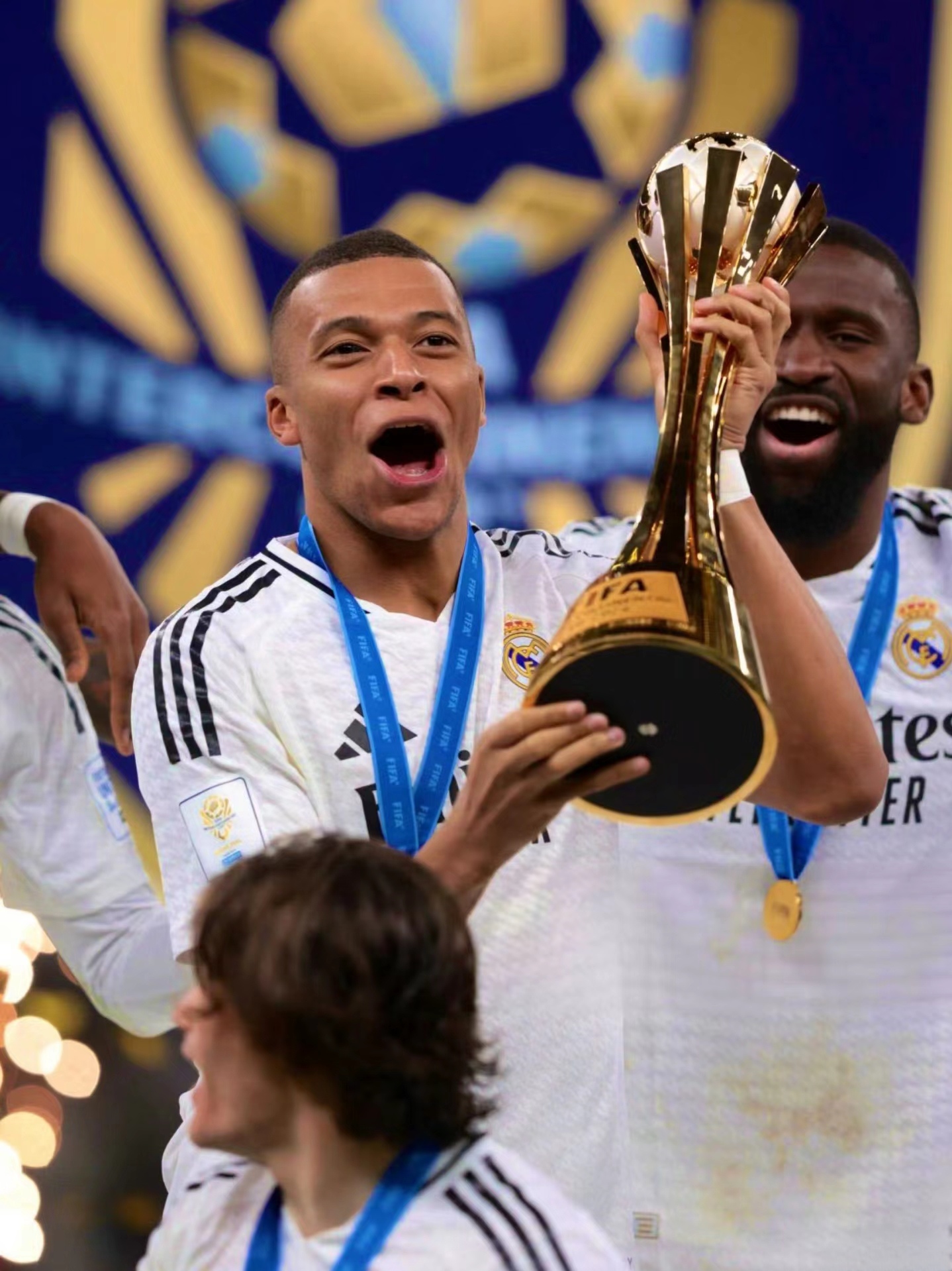 爱游戏官网网页版入口-关于皇家马德里险胜实力对手，晋级淘汰赛的信息