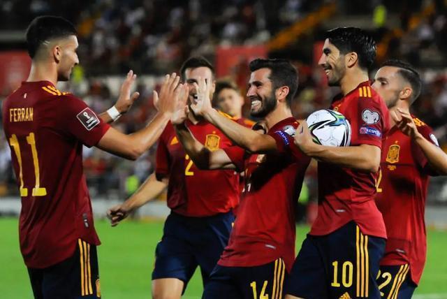 爱游戏app-西班牙国家队表现出色，成功晋级下一阶段
