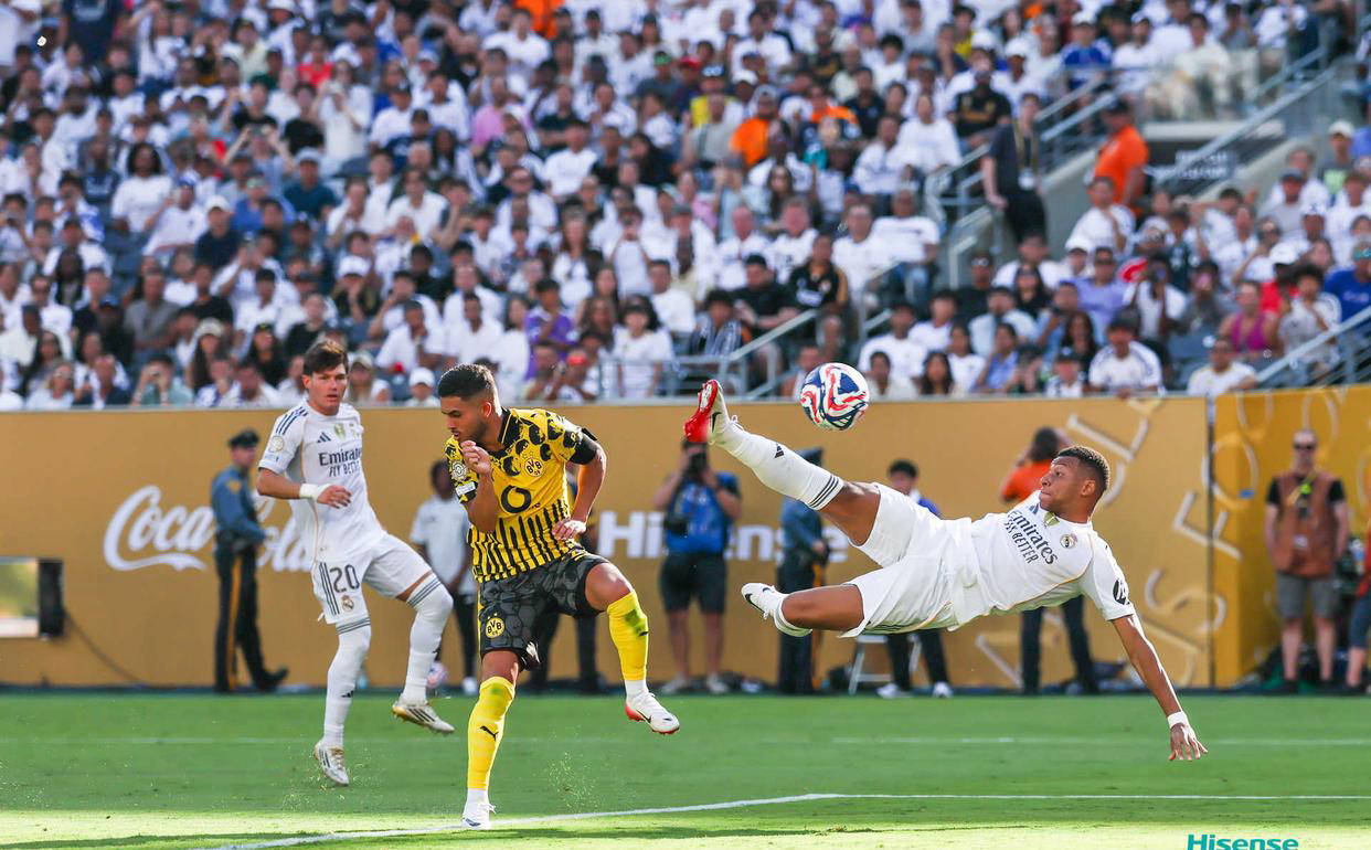 爱游戏入口-包含多特蒙德客场惜败巴黎，争夺出线权的词条