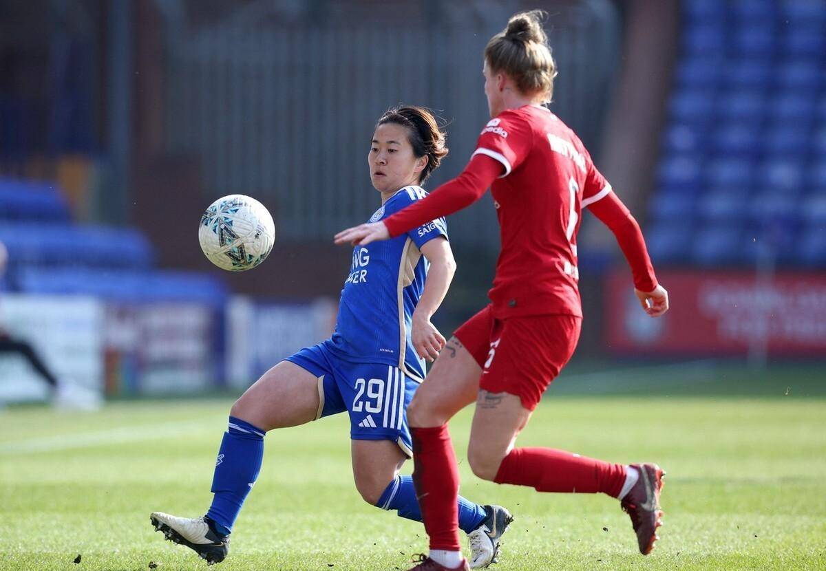 女足明星球员技术娴熟,赢得掌声 女足明星球员技术娴熟,赢得掌声