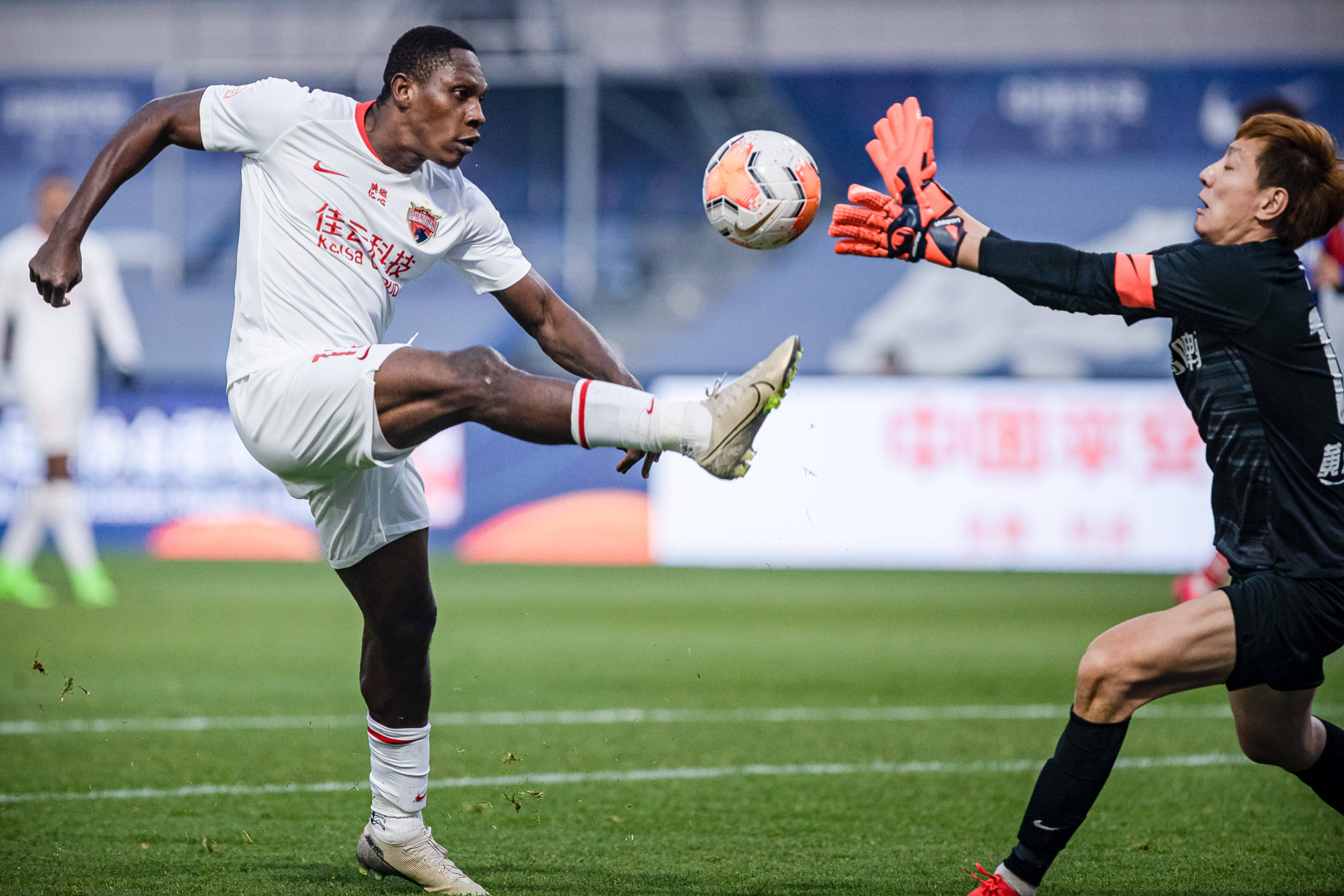 关于青岛黄海击败深圳佳兆业，队员士气高涨的信息