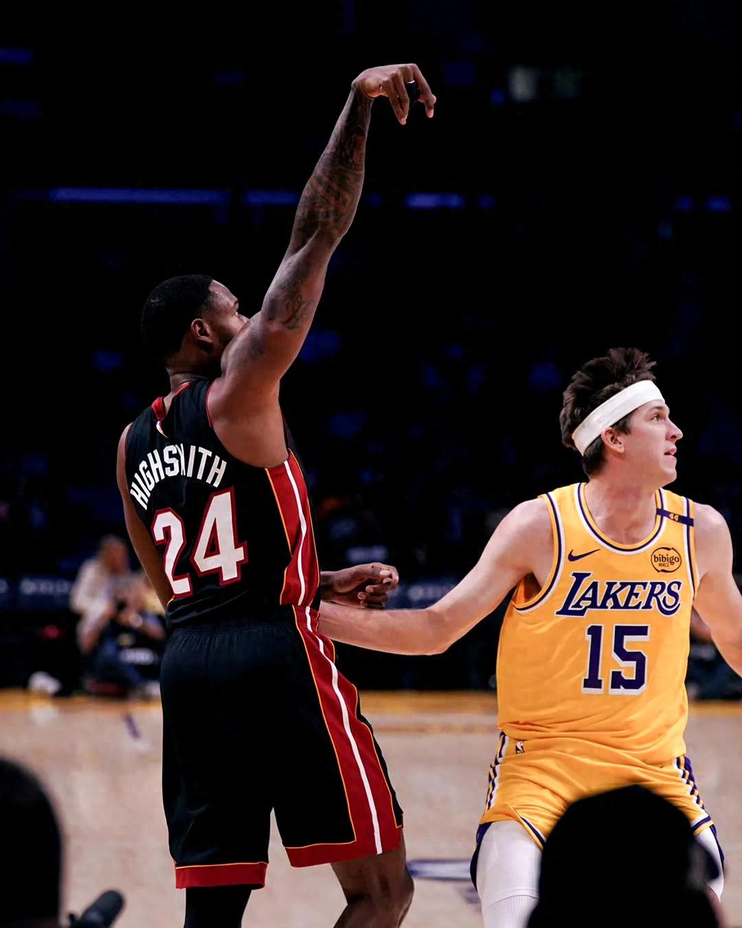 爱游戏中国官网-包含魔术师现身球场，为热火队助威士气的词条