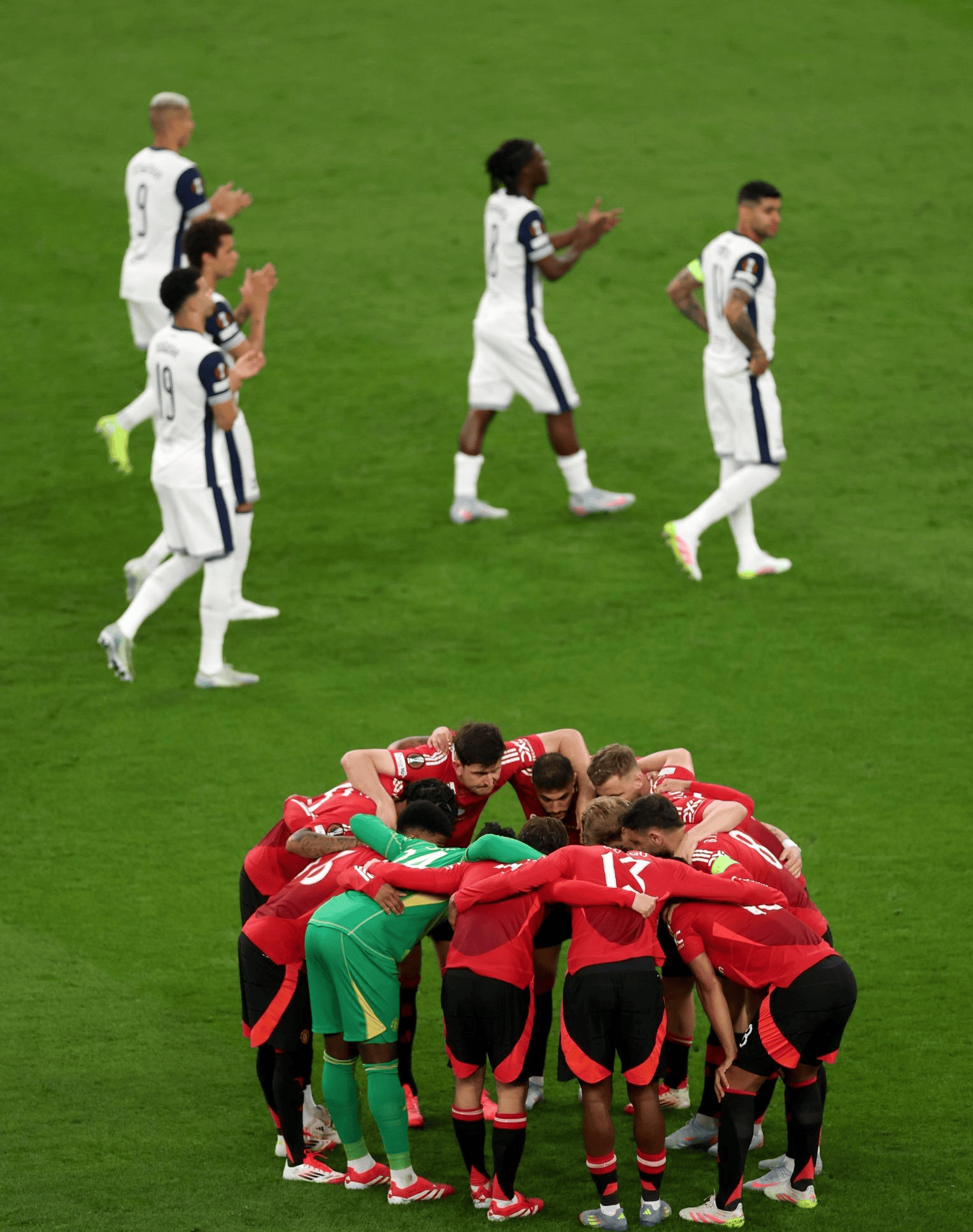 爱游戏官网-欧洲杯资格赛中一场精彩对决打破僵局，赛事悬念重重的简单介绍