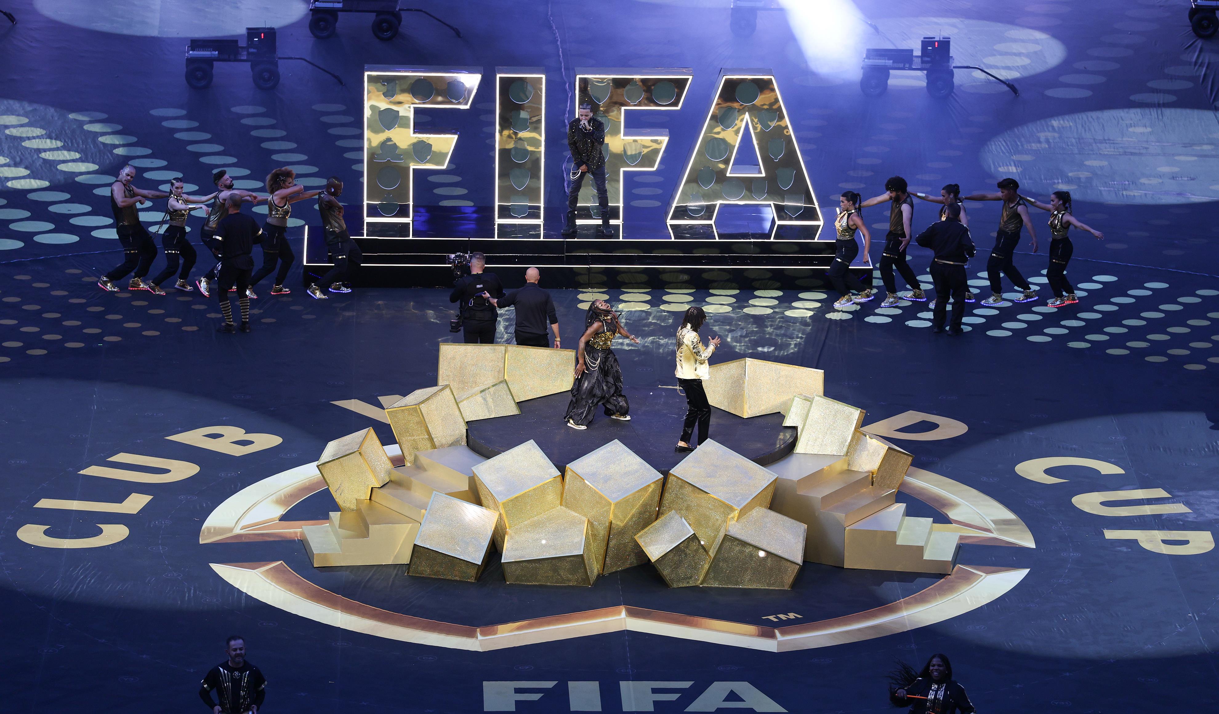 万众瞩目的足球盛会:世界级强队对抗 万众瞩目的足球盛会:世界级强队对抗