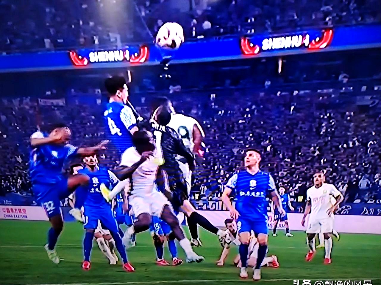 爱游戏登录入口-关于纷陈丧乱的足球场上掀起一场拉锯战的信息