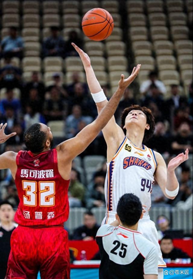 爱游戏官网-关于职业篮球聚焦热点对决，球员表现抢眼的信息