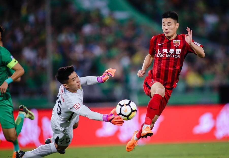 关于亚泰客场连败，施密特执教首季困难压力重重的信息