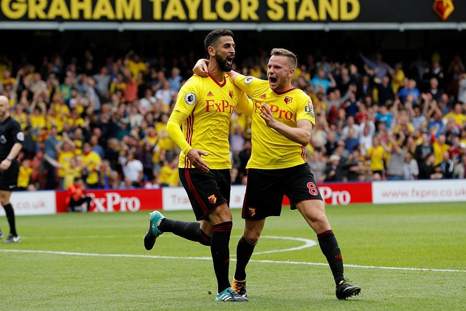 包含沃特福德遭遇纽卡斯尔逆转，惨遭失利的词条