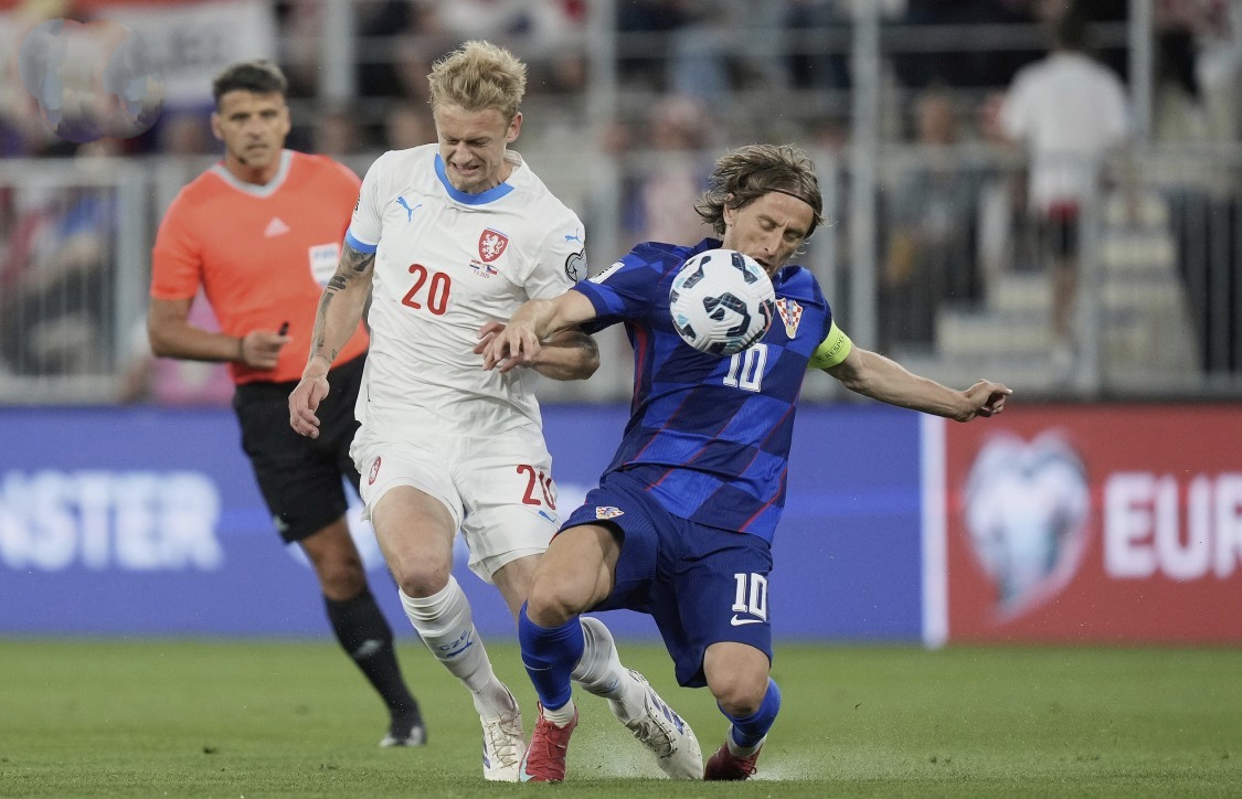 爱游戏-希腊队惊险战胜亚美尼亚，欧预赛波澜壮阔的简单介绍