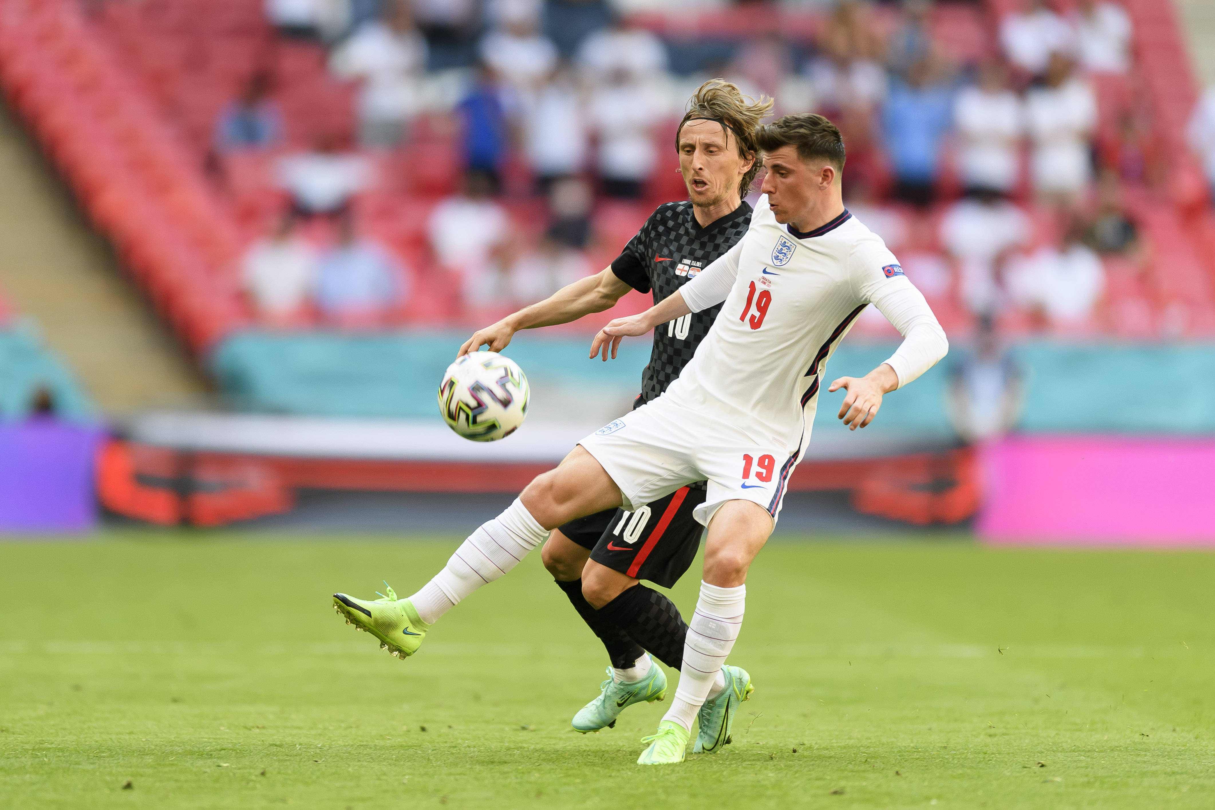 包含瑞典大胜斯洛伐克，小组出线前景一片光明的词条