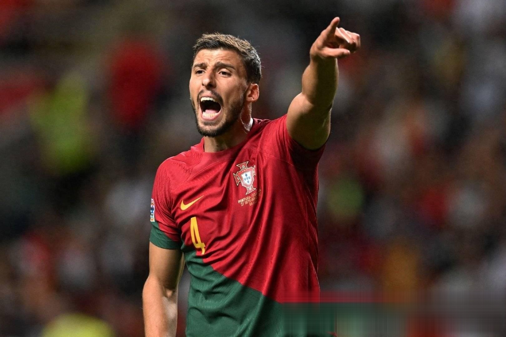 爱游戏网页版登录入口-葡萄牙队后卫制造关键失误影响赛果