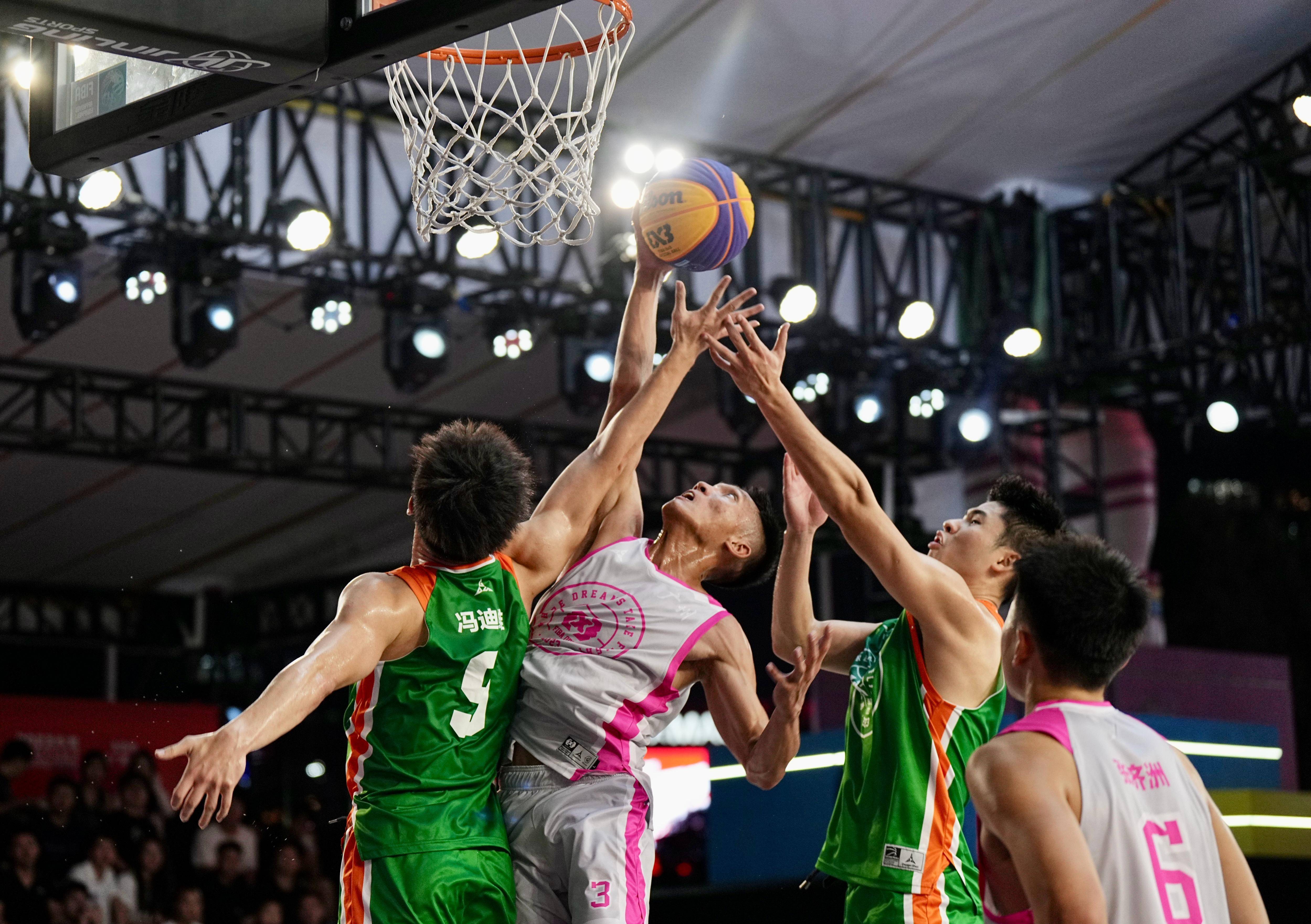 篮球赛事竞争激烈,球队实力尽显 篮球赛事竞争激烈,球队实力尽显